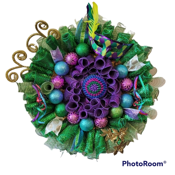Mardi Gras Festive Beads Balls and Bling Wreath Purple Green Gold - Picture 1 of 1